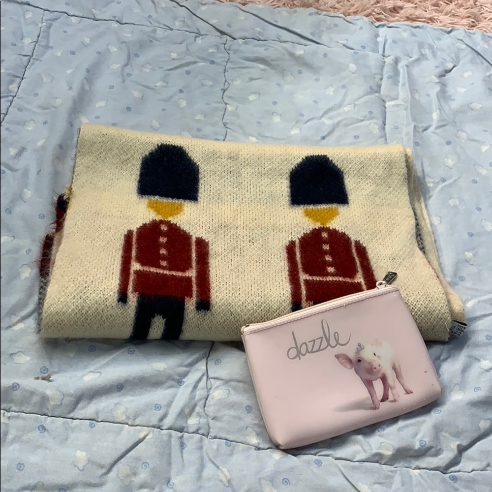 Warm scarf 🧣offers please 😻